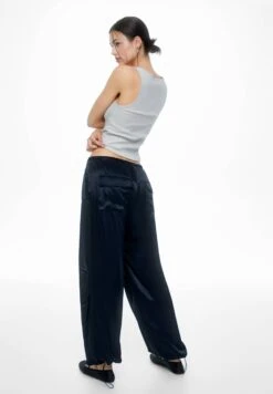 PULL & BEAR Satin Parachute - Broek - Mottled Black -Dameskledingwinkel 01f9e05b2aca4c0aabb6b44b6bfa31fd