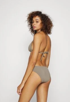 Bruno Banani Triangle Set - Bikini - Stone 9 Bruno Banani Triangle Set - Bikini - Stone -Dameskledingwinkel 045f472a6ef24724a24e706526954544