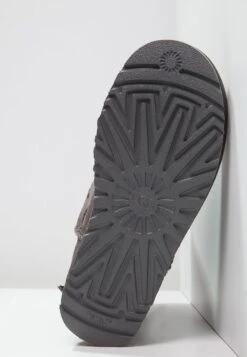 Ugg Bailey Bow - Korte Laarzen - Grey -Dameskledingwinkel 04e16e88c3674ea1b533a7269ed9fc2f