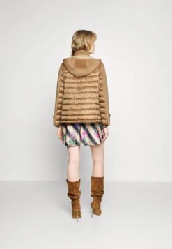 MAX & Co. Mela - Jas - Camel 10 MAX & Co. Mela - Jas - Camel -Dameskledingwinkel 0643c6b007594bdbb25fa62a6a273ac7