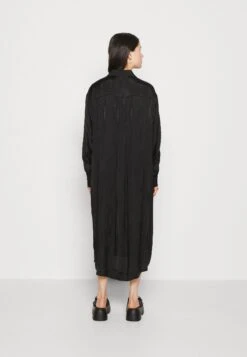 Monki Blousejurk - Black Jaquard 8 Monki Blousejurk - Black Jaquard -Dameskledingwinkel 0a1a6be41f4647ef929b465ef15d608c
