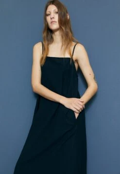 Minimum Vikilino - Maxi-Jurk - Black -Dameskledingwinkel 1435afdd3f1d42c6886e45b6f4ada1cb