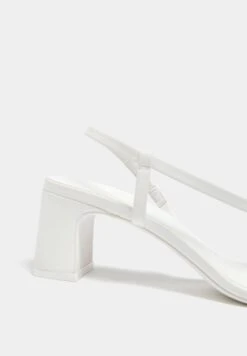PULL & BEAR Absatz Mit Gekreuzten Riemen - Sandalen - White -Dameskledingwinkel 149d657896554db2a902318d5914fedb