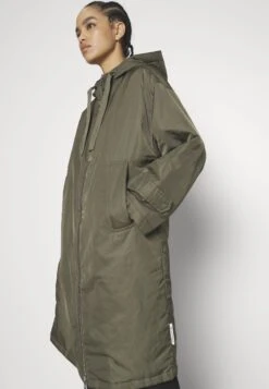Marc O'Polo Coat Long Padded Fixed Hood Zipper Drawstring Waist - Parka - Olive Crop -Dameskledingwinkel 25a62c9ca4b744d3829cf8aa948cc204