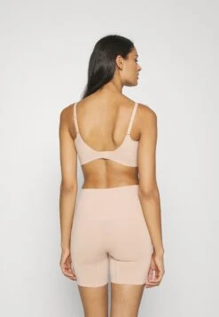 Chantelle Smooth Comfort Wirefree Bra - Bustier - Sirocco -Dameskledingwinkel 2627891810ef4fc1a512b1e419c89796