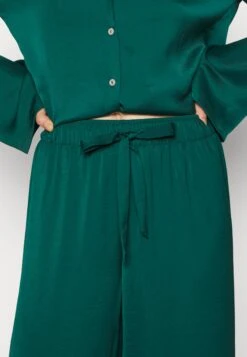 Anna Field Gift Box Pj Set - Pyjama - Green 12 Anna Field Gift Box Pj Set - Pyjama - Green -Dameskledingwinkel 35d35f7997c542cdb227b47a977b272d