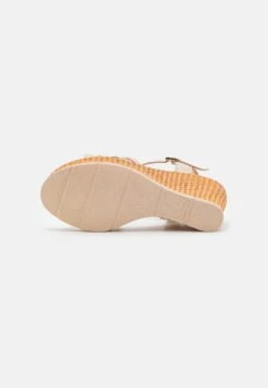 Tamaris Sandalen Met Hoge Hak - Light Gold -Dameskledingwinkel 3ab0ff6d800a43aca71764f56797bcab