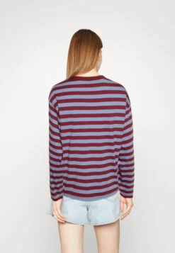 Monki Longsleeve - Dark Red/Blue 8 Monki Longsleeve - Dark Red/Blue -Dameskledingwinkel 4c5e37382bf04b86907a21ac823393e8