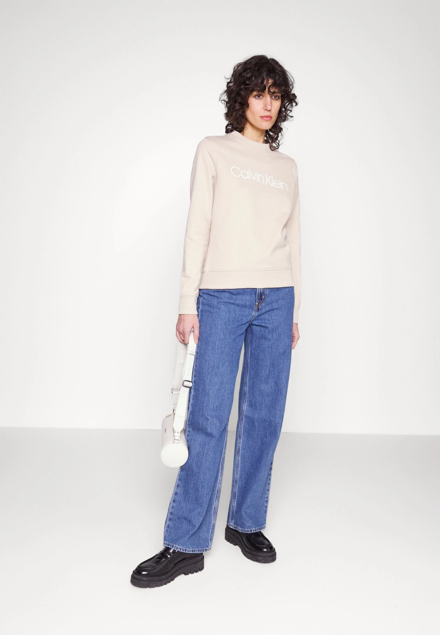 Calvin Klein Core Logo - Sweater - White Clay 2 Calvin Klein Core Logo - Sweater - White Clay - Afbeelding 2