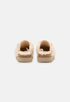 Ugg Fuzz Sugar - Pantoffels - Natural 9 Ugg Fuzz Sugar - Pantoffels - Natural -Dameskledingwinkel 615ec063c8304127b2f5a536055df7ae