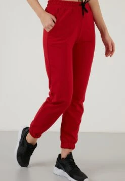 LELA Slim Fit - Trainingsbroek - Red -Dameskledingwinkel 6896e69fe70040048443b16ad7f70ad2