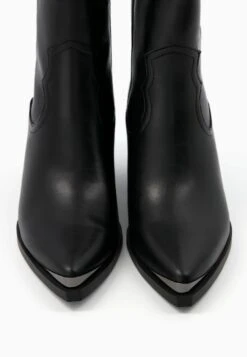 BERSHKA Heeled With Metallic Toe - Cowboy-/Bikerlaarsjes - Black -Dameskledingwinkel 6fbcc5314b574281900be90033f9a50b