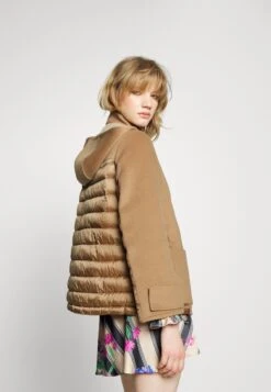 MAX & Co. Mela - Jas - Camel 12 MAX & Co. Mela - Jas - Camel -Dameskledingwinkel 8056b74b2f7c46e4b4b947a86cb044e6