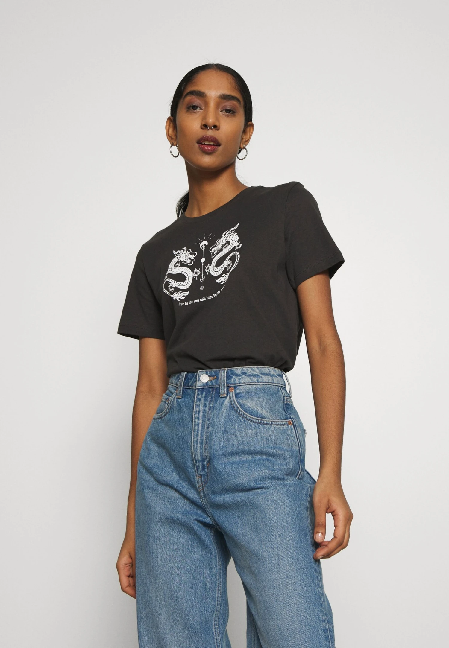 Even&Odd Hattie Mirrored Dragons Tee - T-Shirt Print - 801 - Anthracite 1 Even&Odd Hattie Mirrored Dragons Tee - T-Shirt Print - 801 - Anthracite