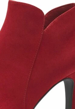 Tamaris Enkellaarsjes Met Plateauzool - Cherry -Dameskledingwinkel 8548980c629243509e8390bf5babd6e3