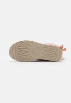 Ugg Bailey Bow - Korte Laarzen - Rose Grey 10 Ugg Bailey Bow - Korte Laarzen - Rose Grey -Dameskledingwinkel 857181c7b1784fbfa63f3d1f9166b934