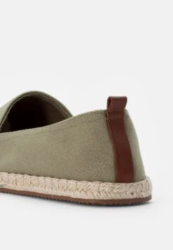 Pier One Rena Espadrille Unisex - Espadrilles - Olive -Dameskledingwinkel 8b1ef3dce9d344a08d816af96a53324d
