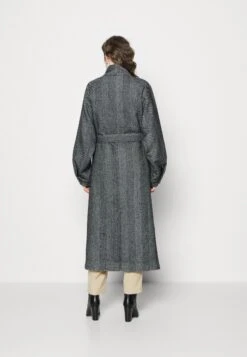 Gestuz Farren Coat - Mantel - Black/White -Dameskledingwinkel 8c691059dd6847c9bf731a0a773c950d