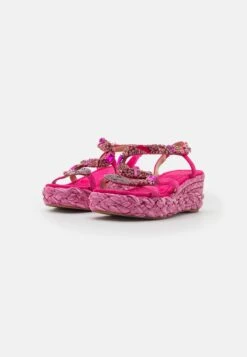 Alma En Pena Sandalen Met Sleehak - Fuxia -Dameskledingwinkel 8df6a45e4458471c86154aa5260400b8