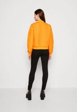 Noisy May Nmvivi- Bomberjacks - Vibrant Orange 8 Noisy May Nmvivi- Bomberjacks - Vibrant Orange -Dameskledingwinkel 904cb314623d43ab96b554a2d22b95ac