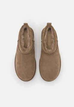 Ugg Korte Laarzen - Marrone -Dameskledingwinkel 9451e972d49640cc8697301a538f79e4