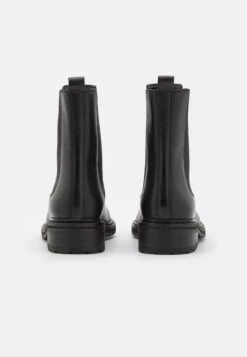 Clarks Tilham Chelsea - Korte Laarzen - Black 9 Clarks Tilham Chelsea - Korte Laarzen - Black -Dameskledingwinkel 9da2bef0b57c4b82873c70bc0977f37d