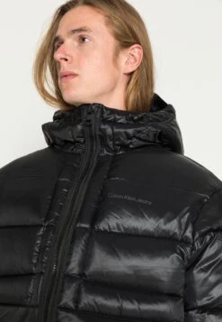 Calvin Klein Jeans Shine Puffer Unisex - Winterjas - Black 9 Calvin Klein Jeans Shine Puffer Unisex - Winterjas - Black -Dameskledingwinkel a77efa4c84354861b7bb2861112bbb06