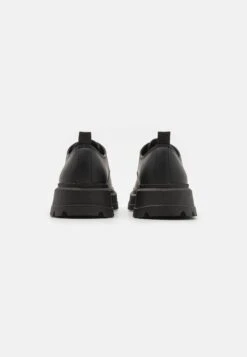 YOURTURN Unisex - Veterschoenen - Black -Dameskledingwinkel aaae83047a954d1aab81392769433db6