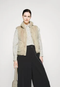 MARC CAIN Bodywarmer - Almond Milk -Dameskledingwinkel ad621ce4c72d4b3581aef5582d347dab