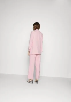 MARC CAIN Blazer - Soft Powder Pink -Dameskledingwinkel b6fba16f4afd41f2bb1dd9ba25aea48d