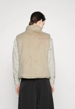 MARC CAIN Bodywarmer - Almond Milk -Dameskledingwinkel c0af58d728c5438988a3c75553ac1b7b