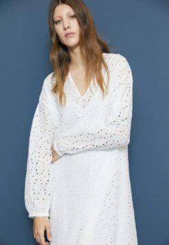 Minimum Pilma - Maxi-Jurk - White 10 Minimum Pilma - Maxi-Jurk - White -Dameskledingwinkel c0ea2dd2fcb44ab8a2d04bed46c3157c