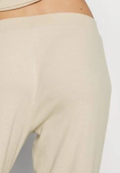 Anna Field Pyjama - Off-White -Dameskledingwinkel d12046b5d132415aa9645e8d17980ce0