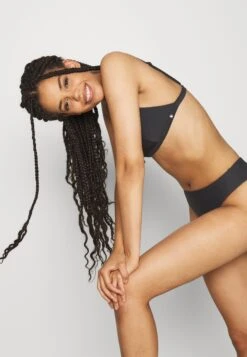 Seafolly Essentials Bralette - Bikinitop - Black 11 Seafolly Essentials Bralette - Bikinitop - Black -Dameskledingwinkel e9de9238a8f34c13985953eeeda3b217