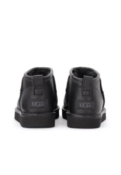 Ugg Korte Laarzen - Nero 8 Ugg Korte Laarzen - Nero -Dameskledingwinkel fd30a310a4784f7187e3791c53986639